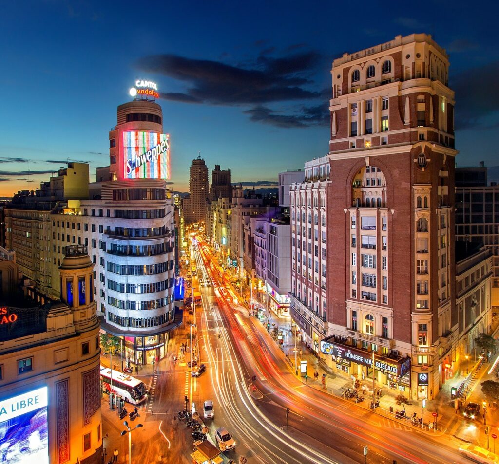 madrid, españa, plaza callao, vida de nómada